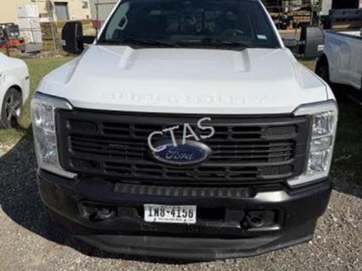 2023-ford-f350-image-2