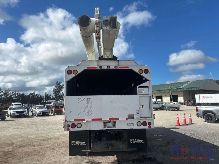 2015-freightliner-m2-106-altec-insulated-forestry-bucket-truck-image-50