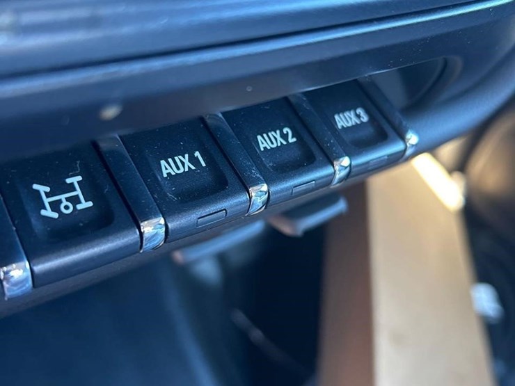 2023-chevrolet-silverado-6500hd-image-39