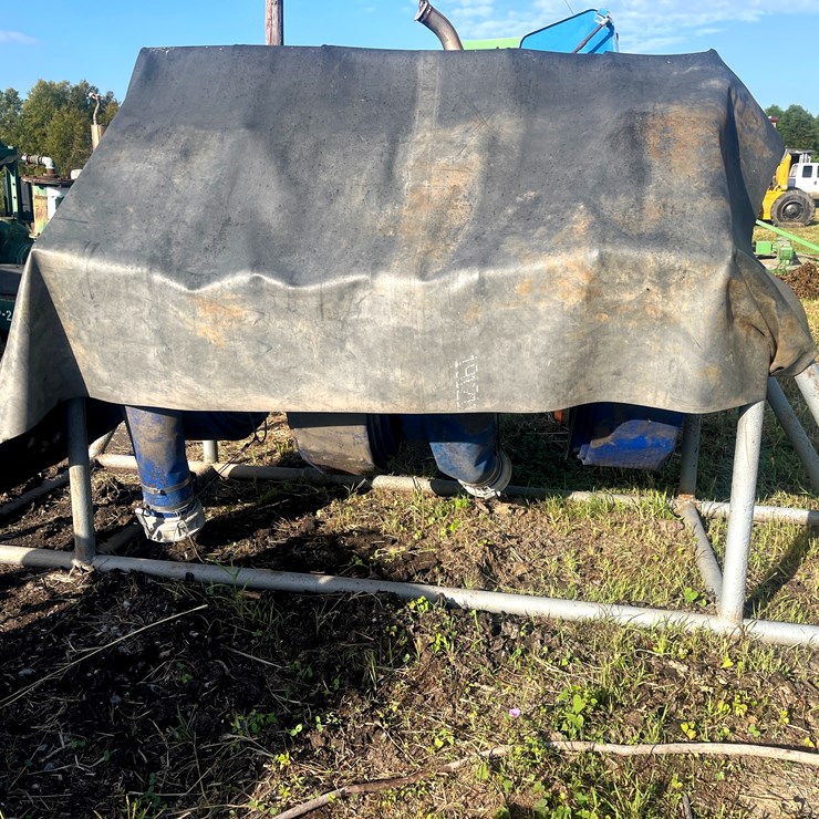 #118 • LOT WITH HOSE RACK AND HOSES