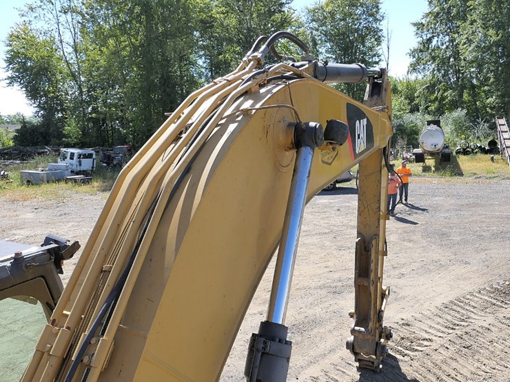 2011-caterpillar-320d-image-39