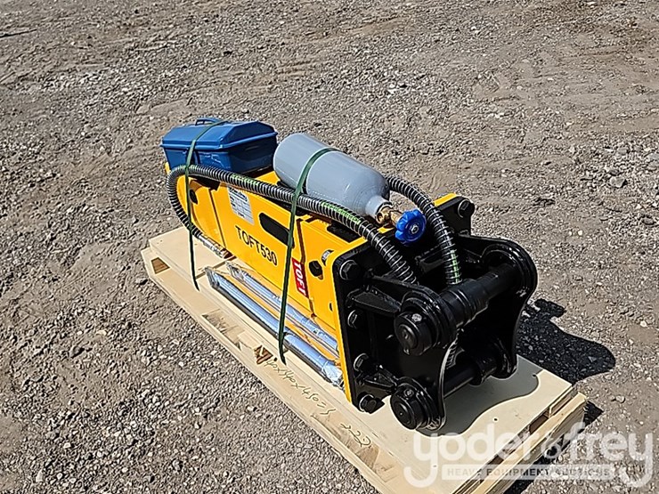 2025-caterpillar-304-image-3