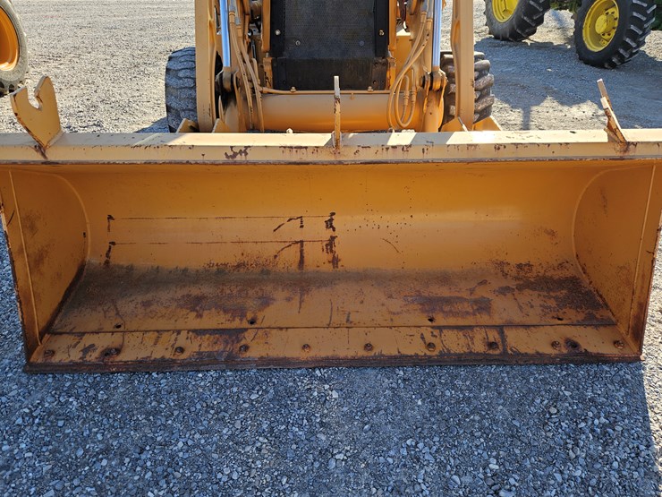 2007-case-570m-xt-image-3