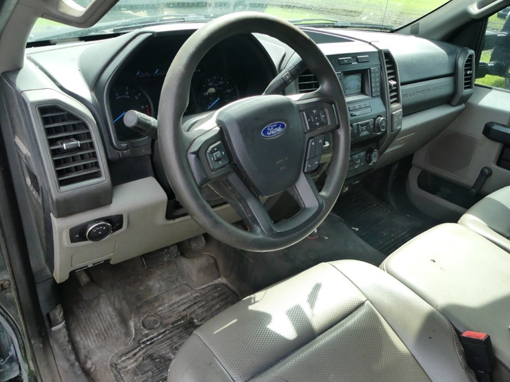 2021-ford-f350-xl-image-13