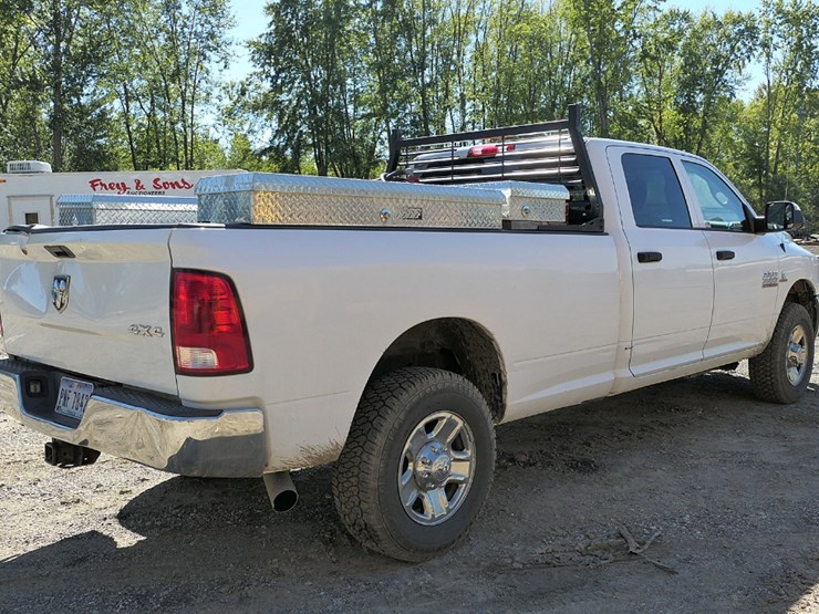 2017-dodge-ram-3500-image-4
