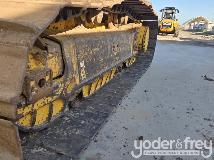 2020-komatsu-d61pxi-24-image-15