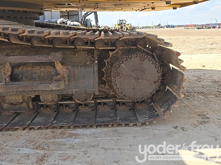 2022-komatsu-pc490-lc-11-image-29