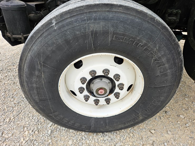 2008-sterling-l9500-image-94