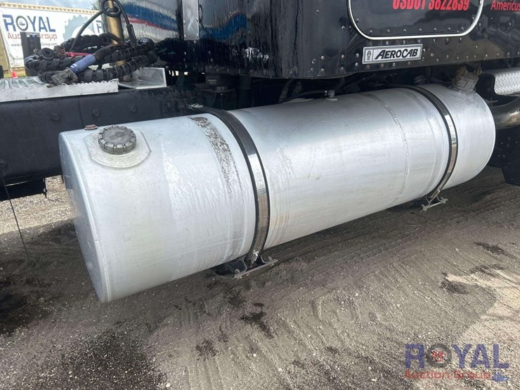 2005-kenworth-w900-image-35