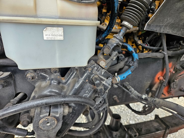 2008-sterling-l9500-image-30