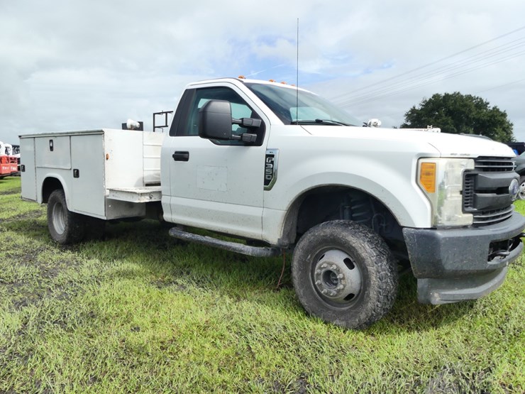 2017-ford-f350-xl-image-2