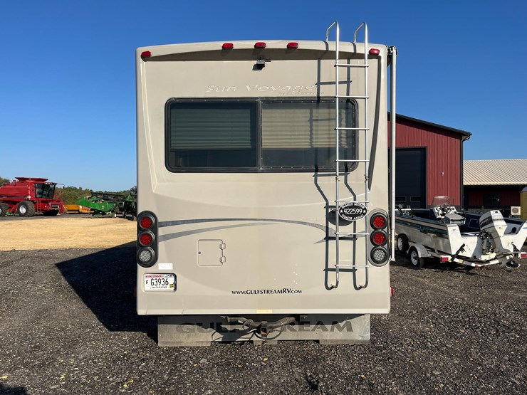 2005-gulf-stream-sun-voyager-motorhome-image-10