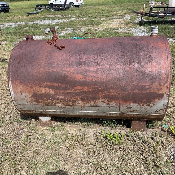 #182 • METAL FUEL TANK ON SKIDS