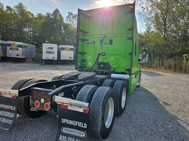 2017-freightliner-cascadia-125-image-14