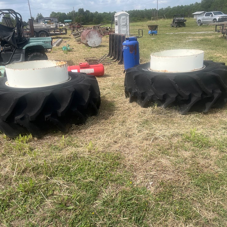 #205 • LOT OF 2 TRACTOR TIRES