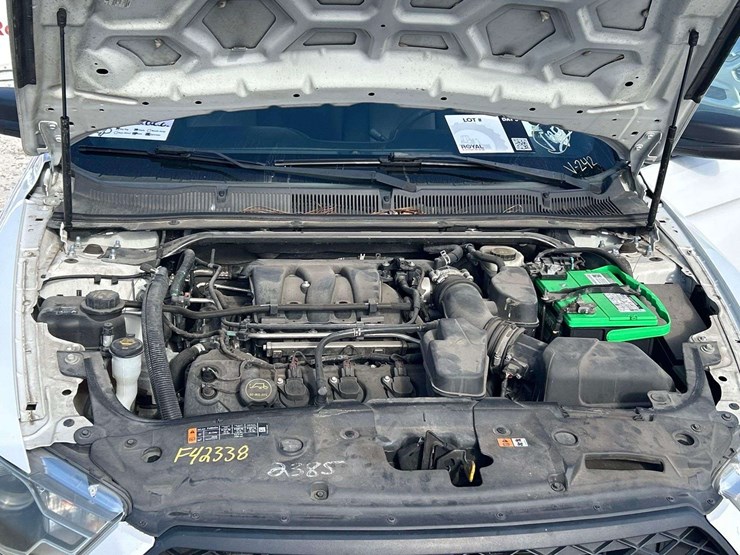 2014-ford-taurus-awd-sedan-image-9