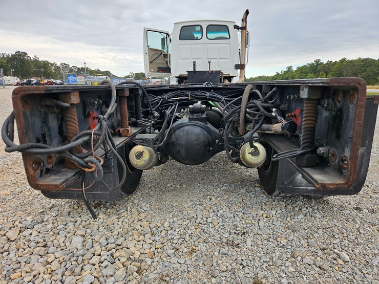 2008-sterling-l9500-image-91