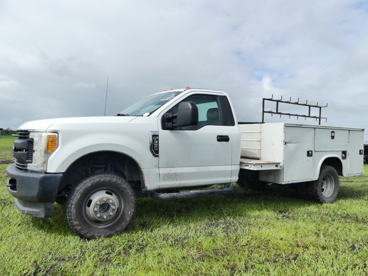 2017-ford-f350-xl-image-1