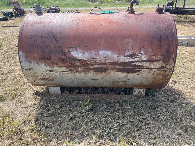 #182-•-metal-fuel-tank-on-skids-image-3