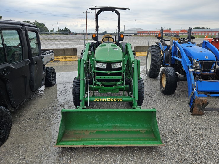 2015-john-deere-4044r-image-2