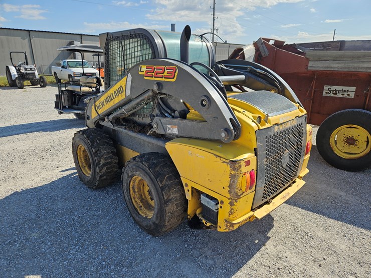 2014-new-holland-l223-image-15