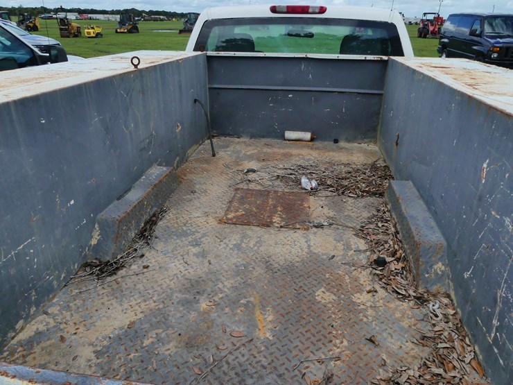 2011-chevrolet-2500hd-image-4