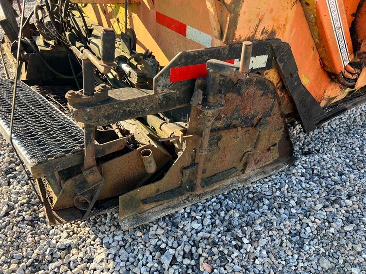leeboy-8000t-paver-image-21
