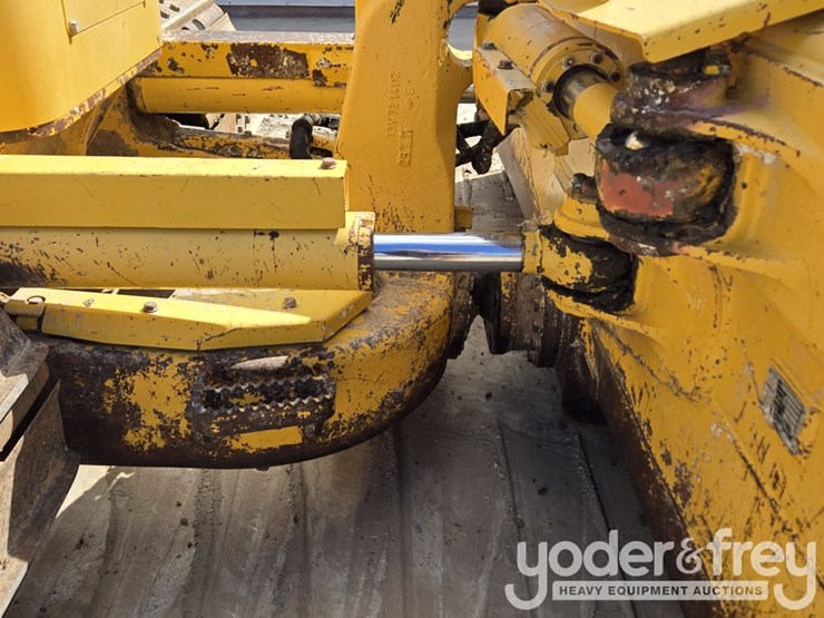 2018-komatsu-d61pxi-24-image-24