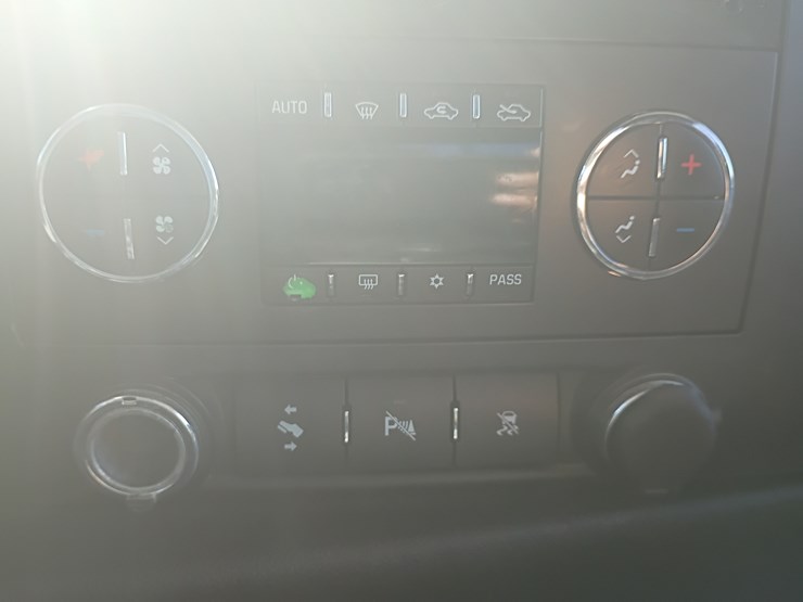 2010-chevrolet-silverado-1500-image-41