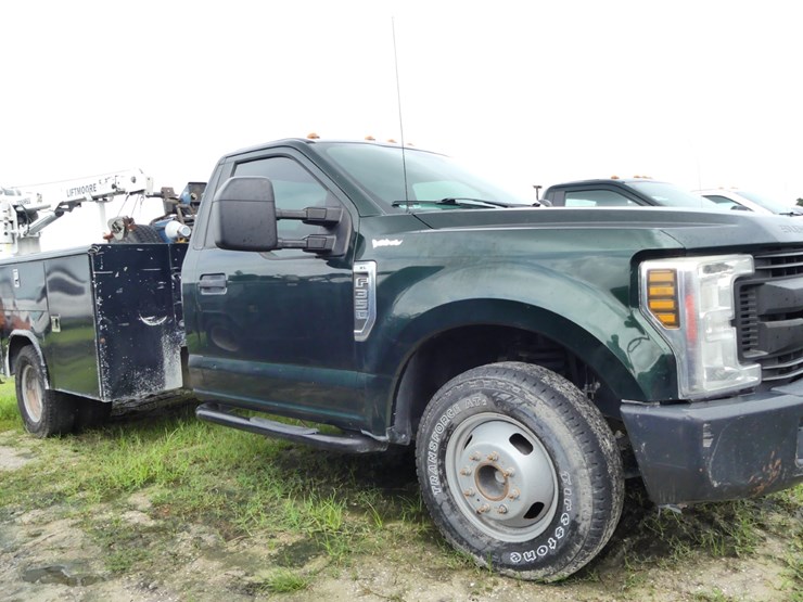 2019-ford-f350-xl-image-2