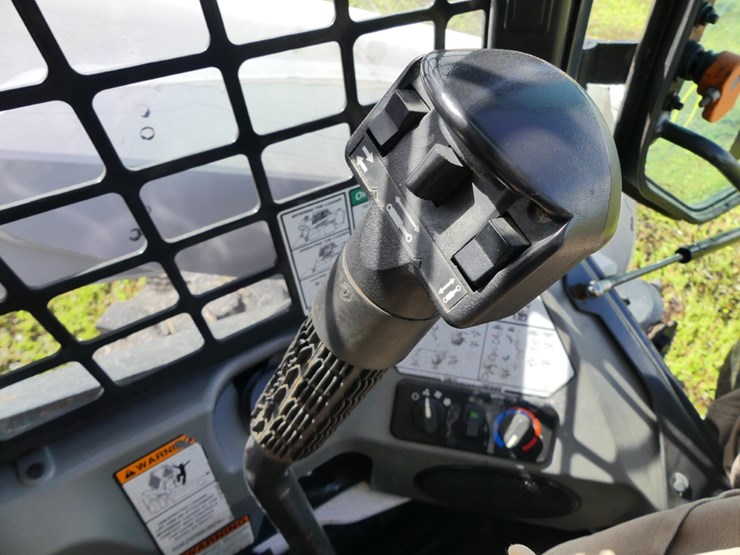 2021-bobcat-s740-image-14