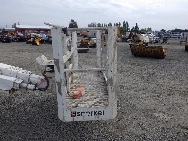 snorkel-telescopic-boom-lift-image-13