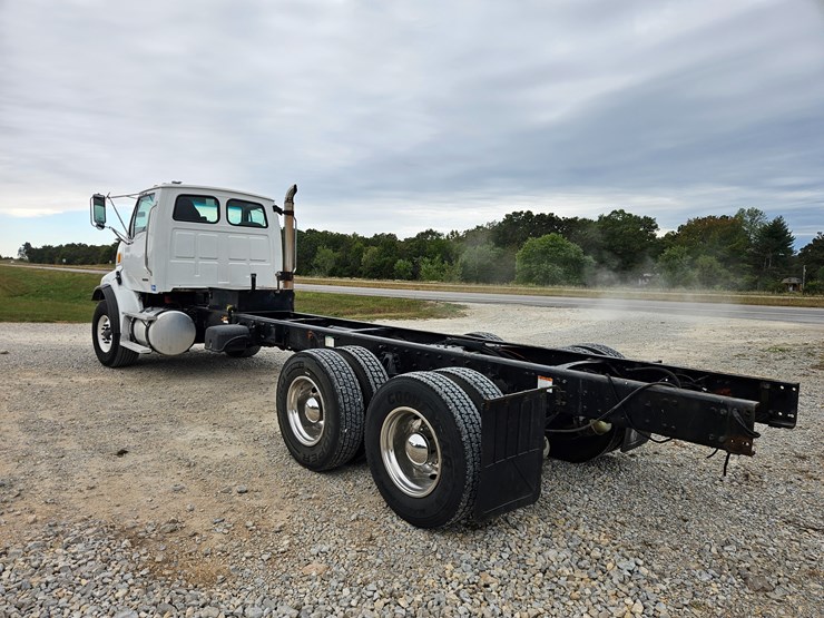 2008-sterling-l9500-image-12