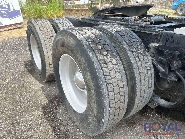 2005-kenworth-w900-image-36