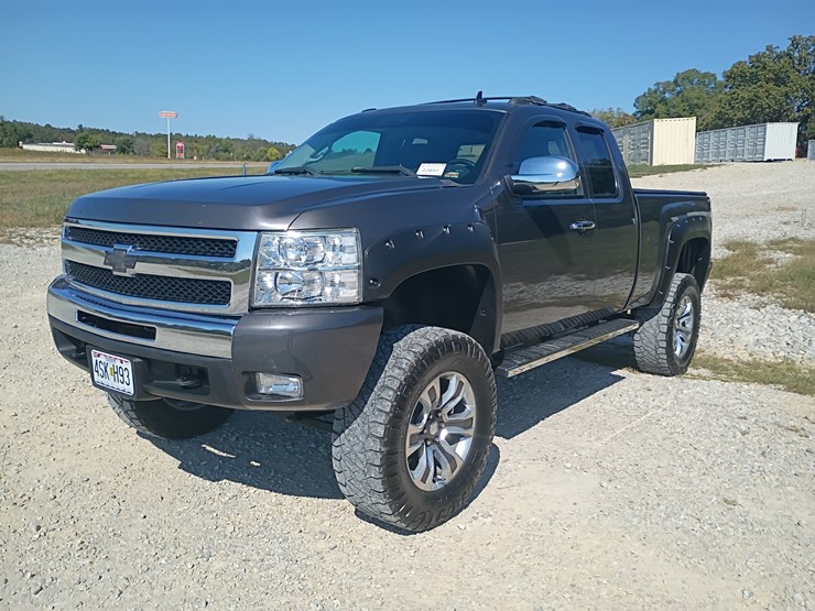 2010-chevrolet-silverado-1500-image-1