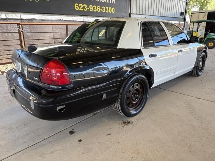 2009-ford-crown-victoria-sdn-image-7