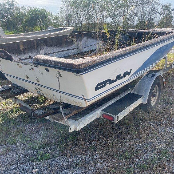 #143 • CAJUN BASS BOAT HULL & TRAILER