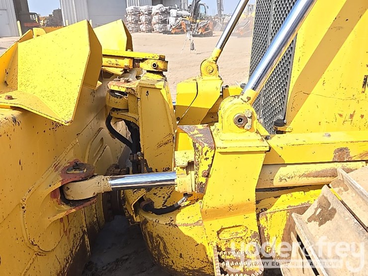 2016-komatsu-d65pxi-18-image-16