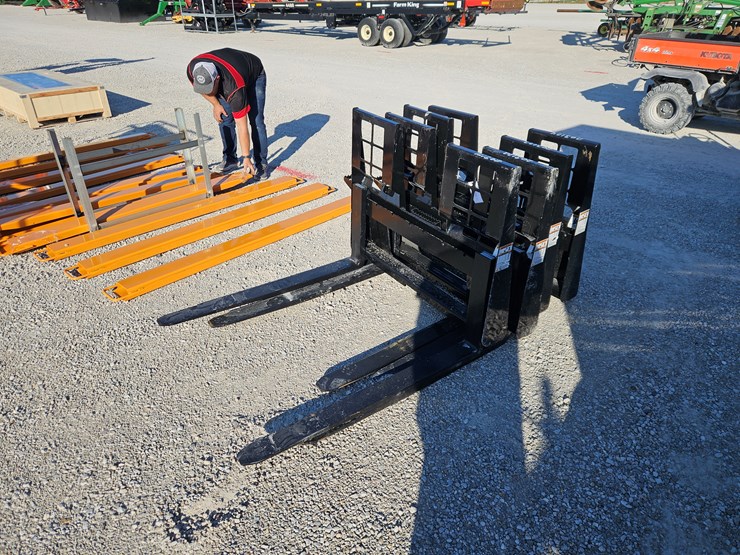 #203172-•-new-wt-pallet-forks-image-1