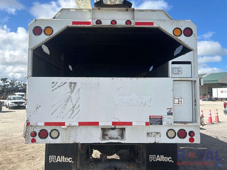 2015-freightliner-m2-106-altec-insulated-forestry-bucket-truck-image-49