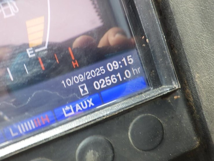 takeuchi-tb240-image-49
