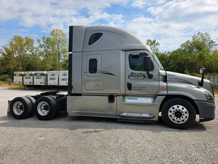 2017-freightliner-cascadia-125-image-23