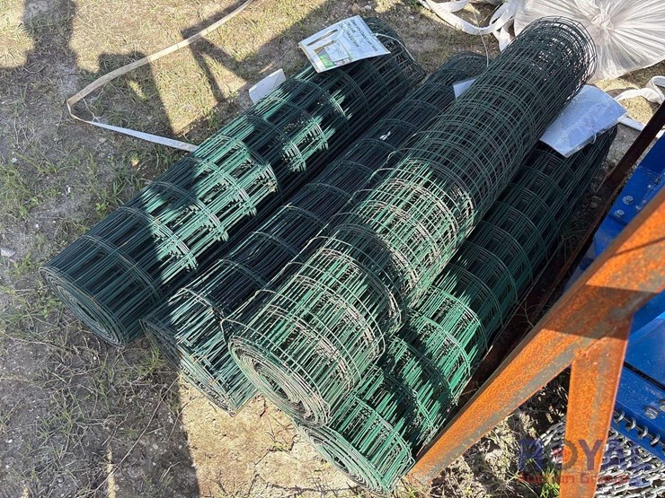 rolls-of-green-vinyl-coated-lawn-fencing-image-4