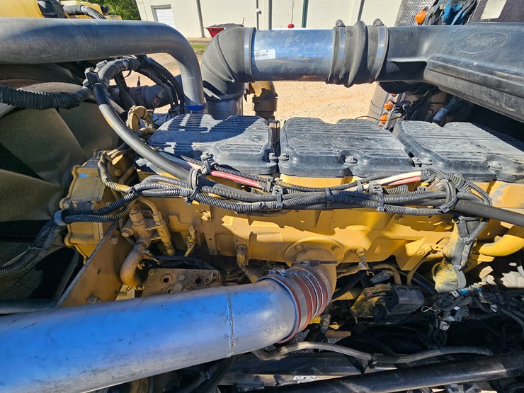 2013-peterbilt-389-image-35