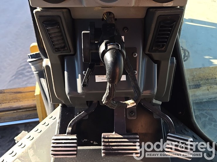 2016-caterpillar-140m3-image-92