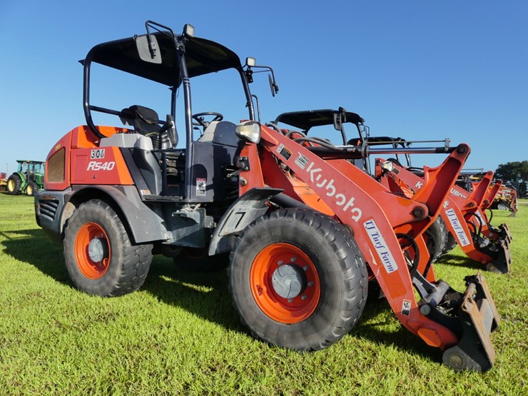 2021-kubota-r540-image-1