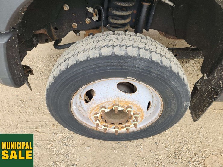 2012-ford-f550-image-32
