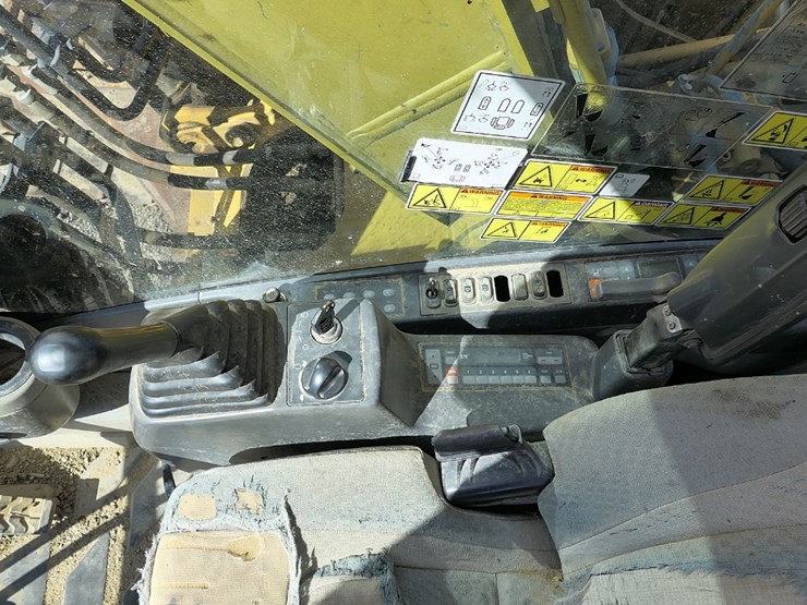 2011-caterpillar-320d-image-44