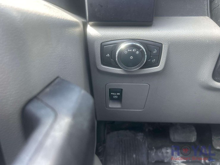 2017-ford-f150-image-16