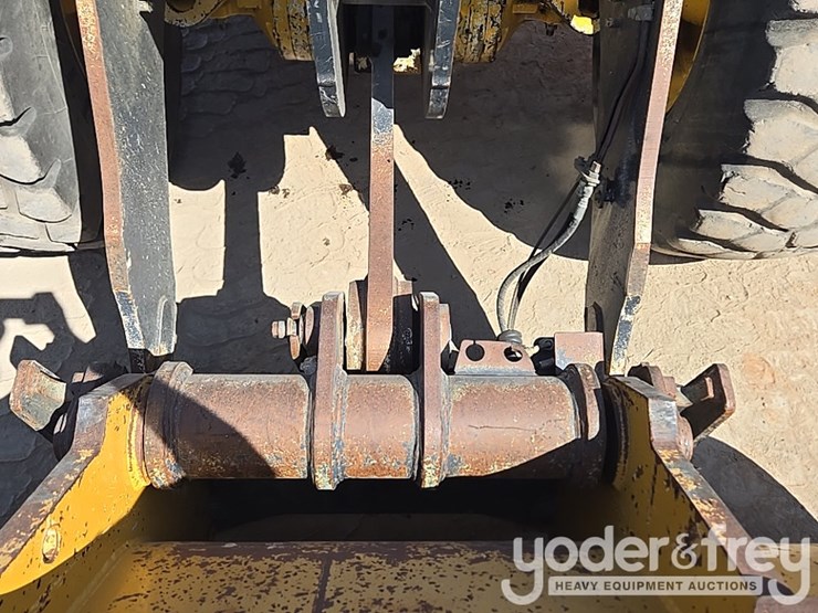 2019-deere-524l-image-16